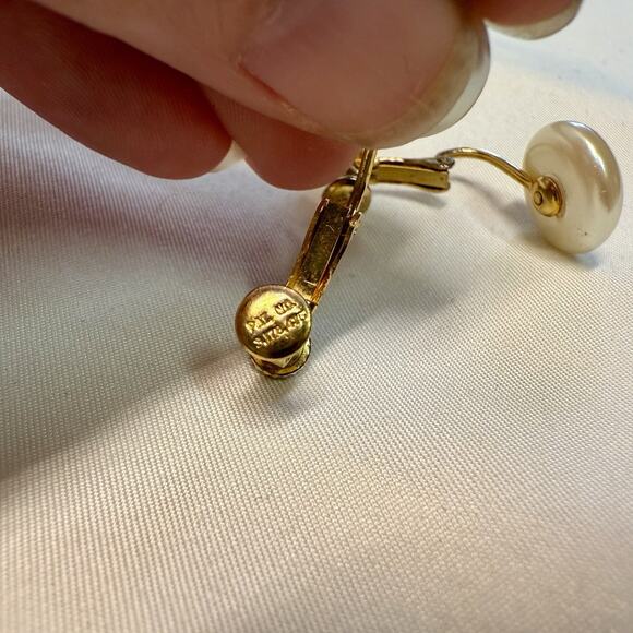 Vintage Marvella Gold Tone Faux Pearl Screw Back Earrings Pat. 3176475 USA - Picture 7 of 7